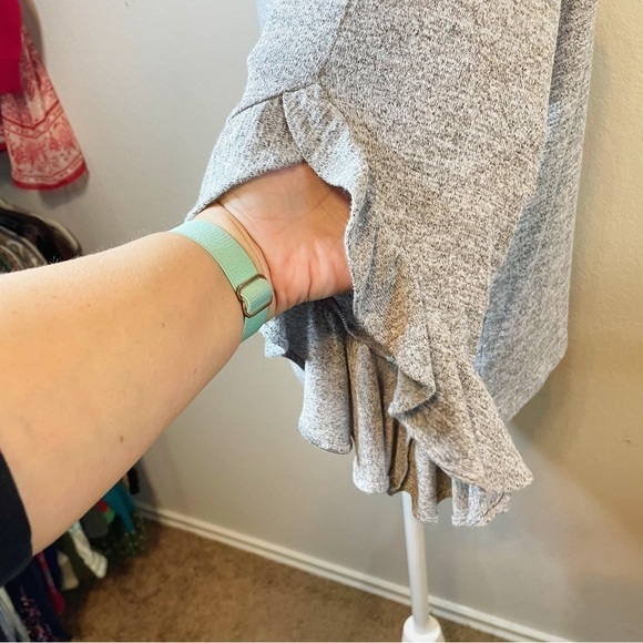 Banana Republic Light Gray 3/4 Sleeves Ruffle Open Sleeve Stretch Crew Sz Small - Picture 5 of 8